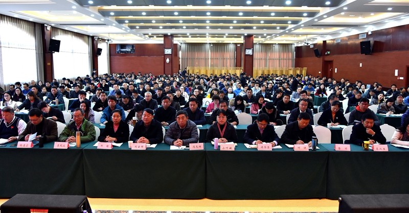 「云南教育新聞」教師教書育人該如何堅守自己的初心？